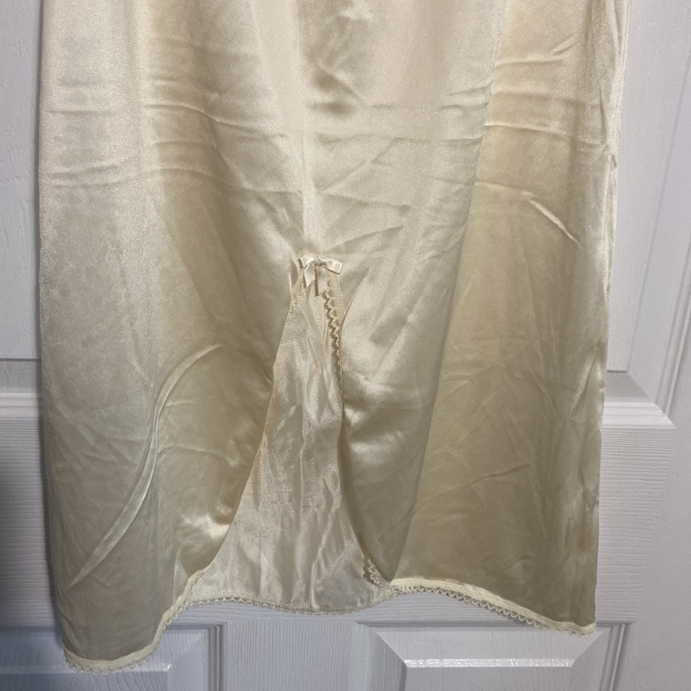 Silky Half Slip - Picture 2 of 5